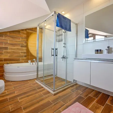Lorenzo- 4 Bedroom In Hisaronu Вилла