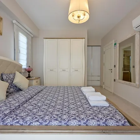 Вилла Lorenzo- 4 Bedroom In Hisaronu *