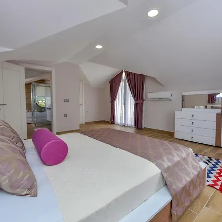 Lorenzo- 4 Bedroom Holiday Villa In Hisaronu Villa Fethiye