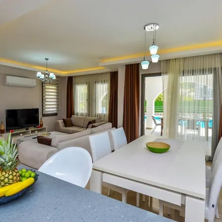 Lorenzo- 4 Bedroom Holiday Villa In Hisaronu