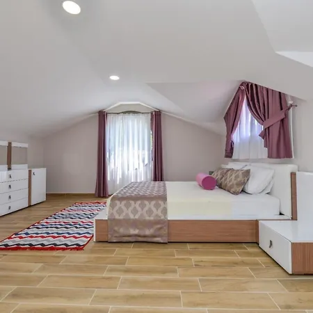 Lorenzo- 4 Bedroom Holiday Villa In Hisaronu Villa *