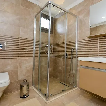 Lorenzo- 4 Bedroom Holiday Villa In Hisaronu *