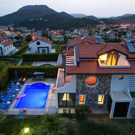 Lorenzo- 4 Bedroom Holiday Villa In Hisaronu