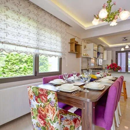 Villa Lorenzo- 4 Bedroom Holiday Villa In Hisaronu Fethiye